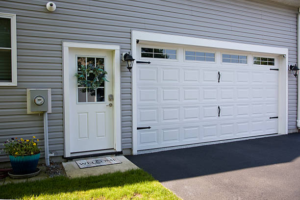 24/7 Emergency Garage Door Panel Replacement experts in South Beloit, IL
